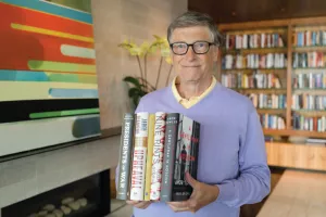 Bill Gates preporučuje pet knji&scaron;kih naslova za čitanje preko ljeta