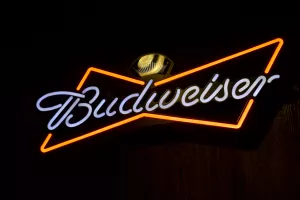 Budweiser je ponosno uskočio u NFT vlak te nije jedino veliko ime koje je to učinilo pro&scaron;li tjedan