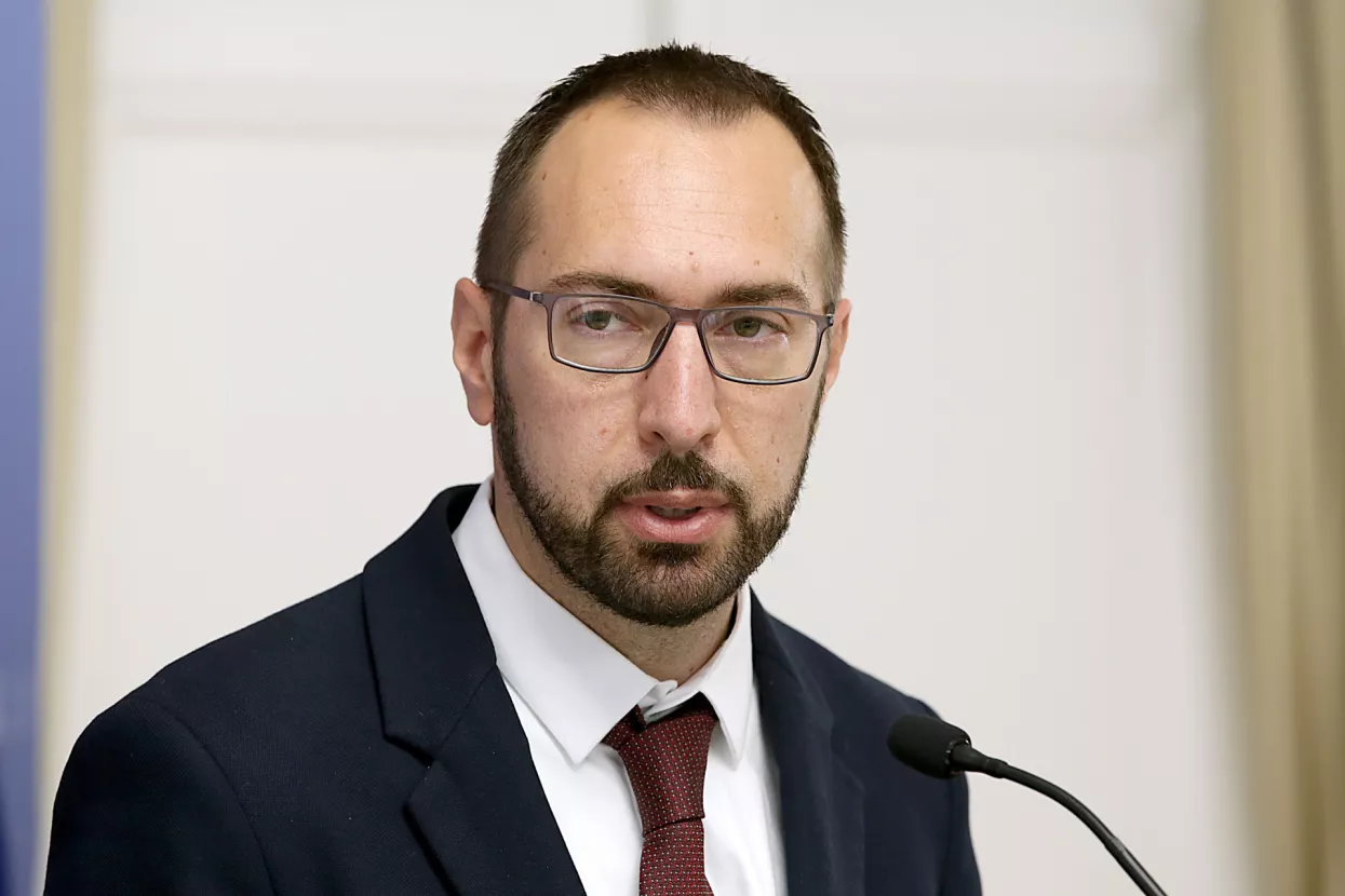 Toma&scaron;evićo o obnovi, javnim natječajima i &scaron;tednji u gradu