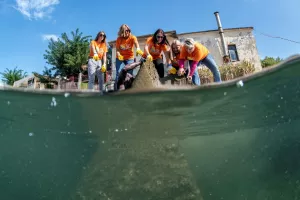 Studenac i ronioci iz Ploča uklonili vi&scaron;e od 10 kubika otpada nagomilanog na dnu plaže Portina u Pločama