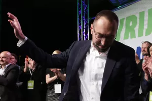 Toma&scaron;ević kao vatrogasac gubi kredibilnost
