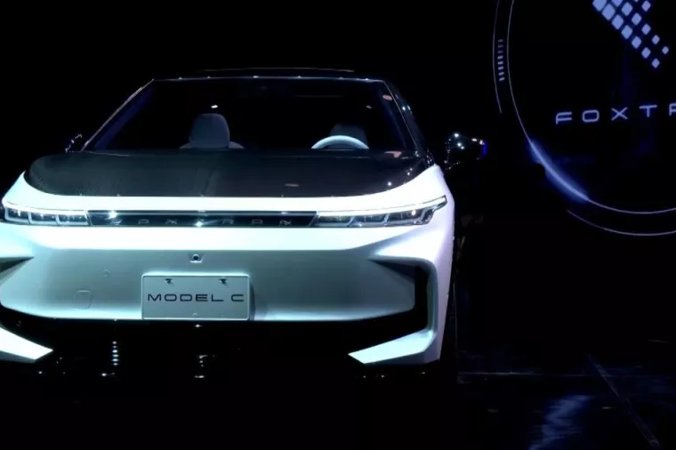 Kinezi koji sklapaju Apple, proizvode i električne automobile