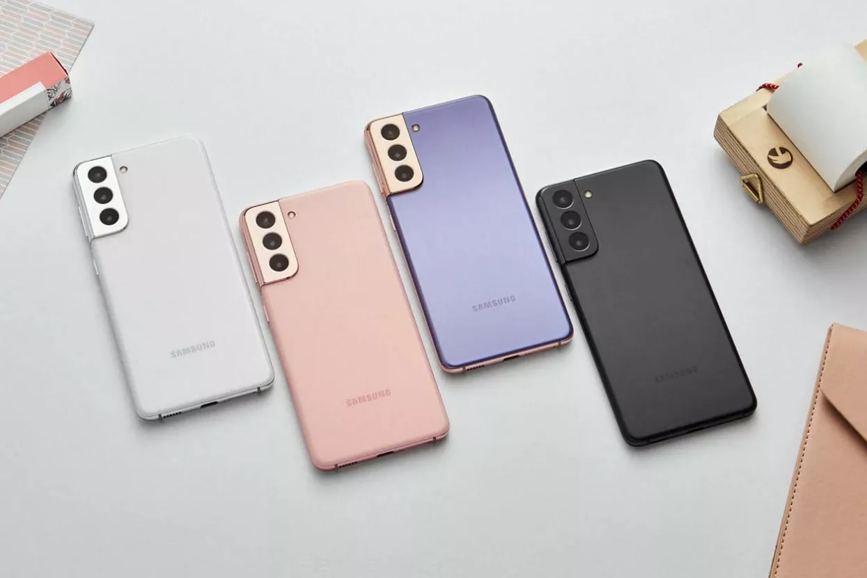Uz kupnju pametnih telefona iz nove Samsung Galaxy Z i S21 serije na poklon dobivate Galaxy Buds2 i duo bežični punjač