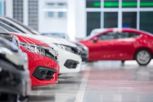 Popis izazova s kojima se suočava autoindustrija sve je veći: Kako su auto-dionice reagirale na njih ove godine?