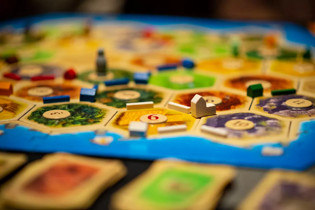 Gaming div Embracer kupuje vlasnika igre Catan za tri milijarde dolara