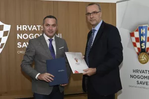 Potpisan ugovor o poslovnoj suradnji između HNS-a, hrvatske nogometne reprezentacije i Croatia osiguranja