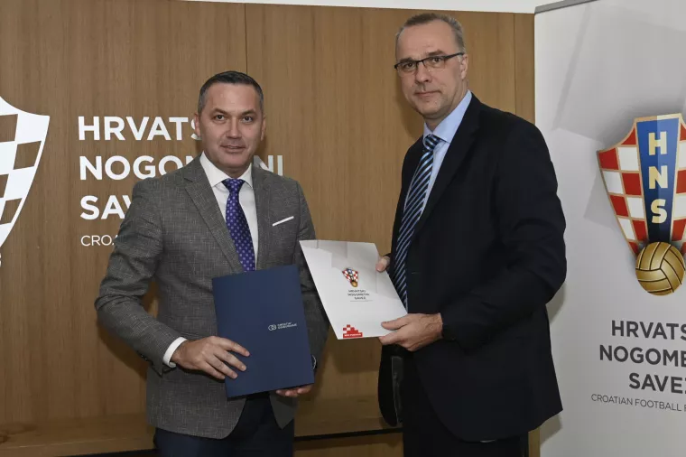 Potpisan ugovor o poslovnoj suradnji između HNS-a, hrvatske nogometne reprezentacije i Croatia osiguranja