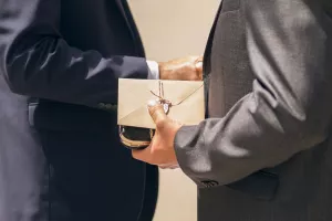 Može se poni&scaron;titi darovni ugovor i naplatiti dug, ali u nemogućih godinu dana