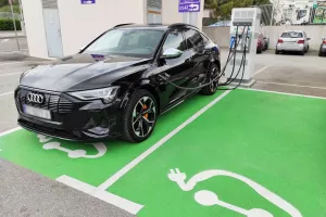 HEP-ov ELEN danas počinje s naplatom punjenja električnih vozila na autocestama