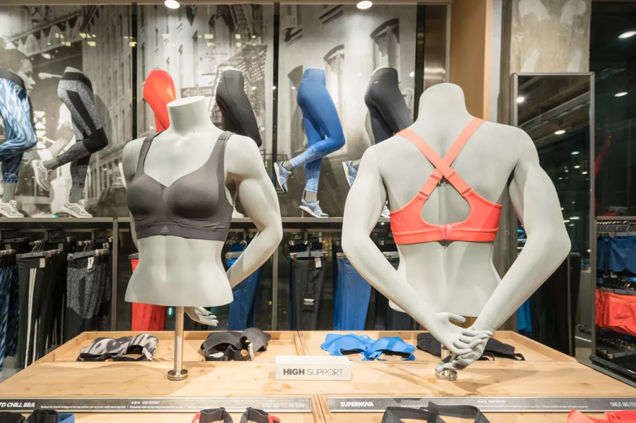 Kontra regula: Adidas objavio kampanju s 25 pari obnaženih grudi