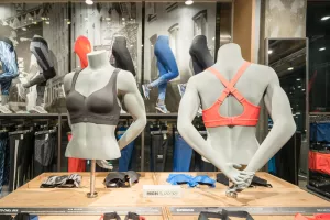 Kontra regula: Adidas objavio kampanju s 25 pari obnaženih grudi