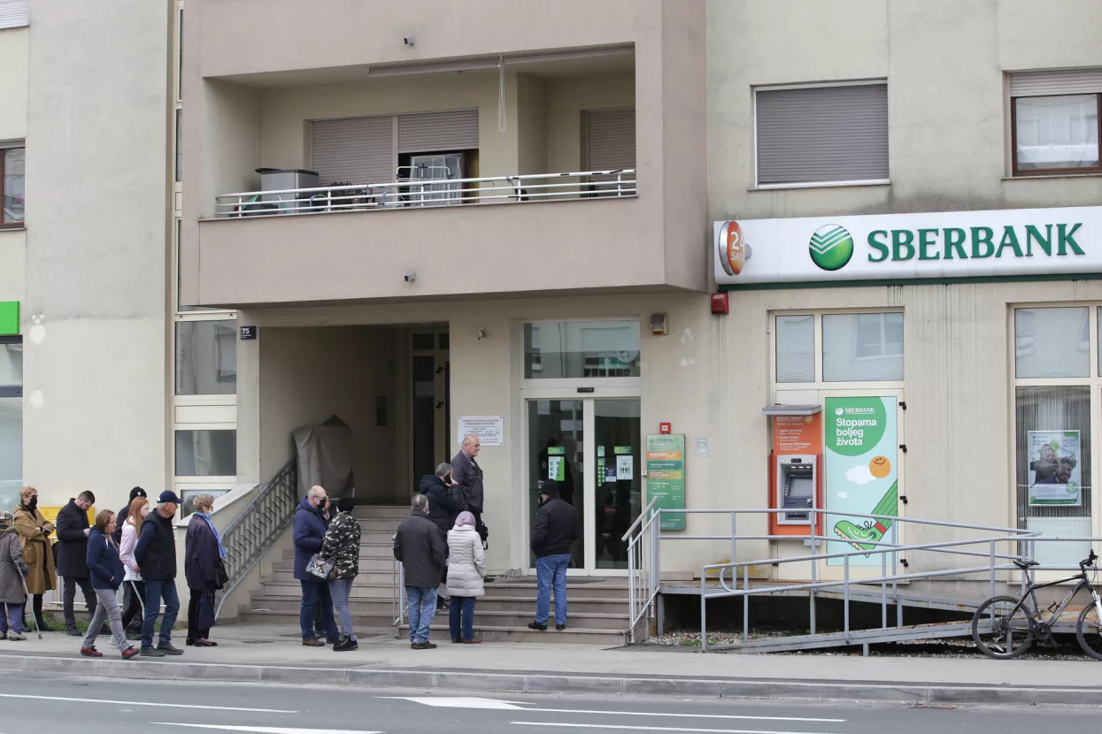 ESB: Sberbank Europe propada ili će vjerojatno propasti, određen dvodnevni moratorij