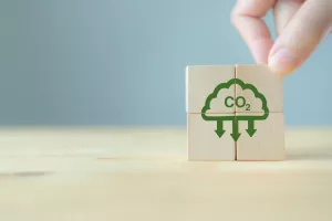 Emisije stakleničkih plinova zanimljive ulagačima, rat u Ukrajini sru&scaron;io cijenu dozvola za CO2 za 30 posto