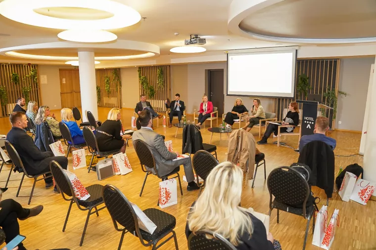Mladi se sve manje zapo&scaron;ljavaju u struci, sve ih vi&scaron;e nakon studija odlazi van