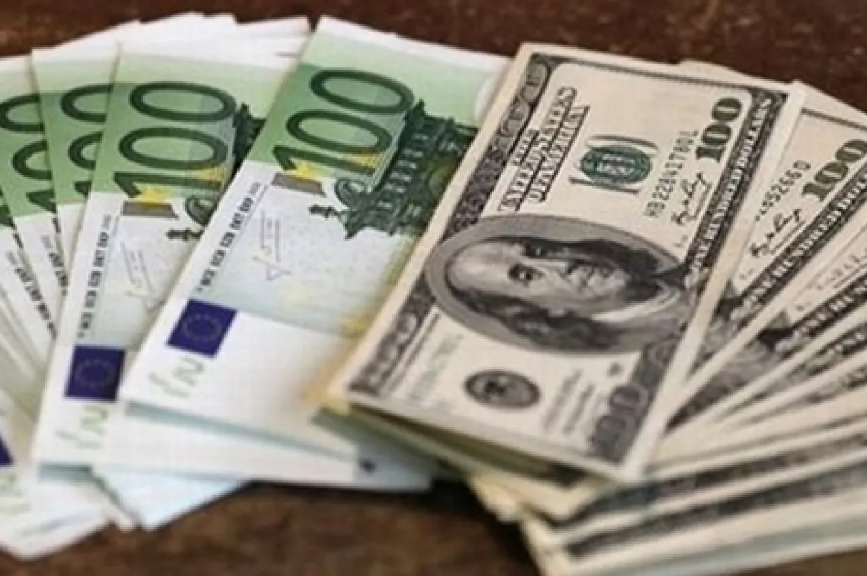Treba li &scaron;tednju iz eura prebaciti u dolare?