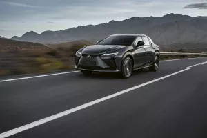 [Video] Lexus predstavio električni RZ 450e