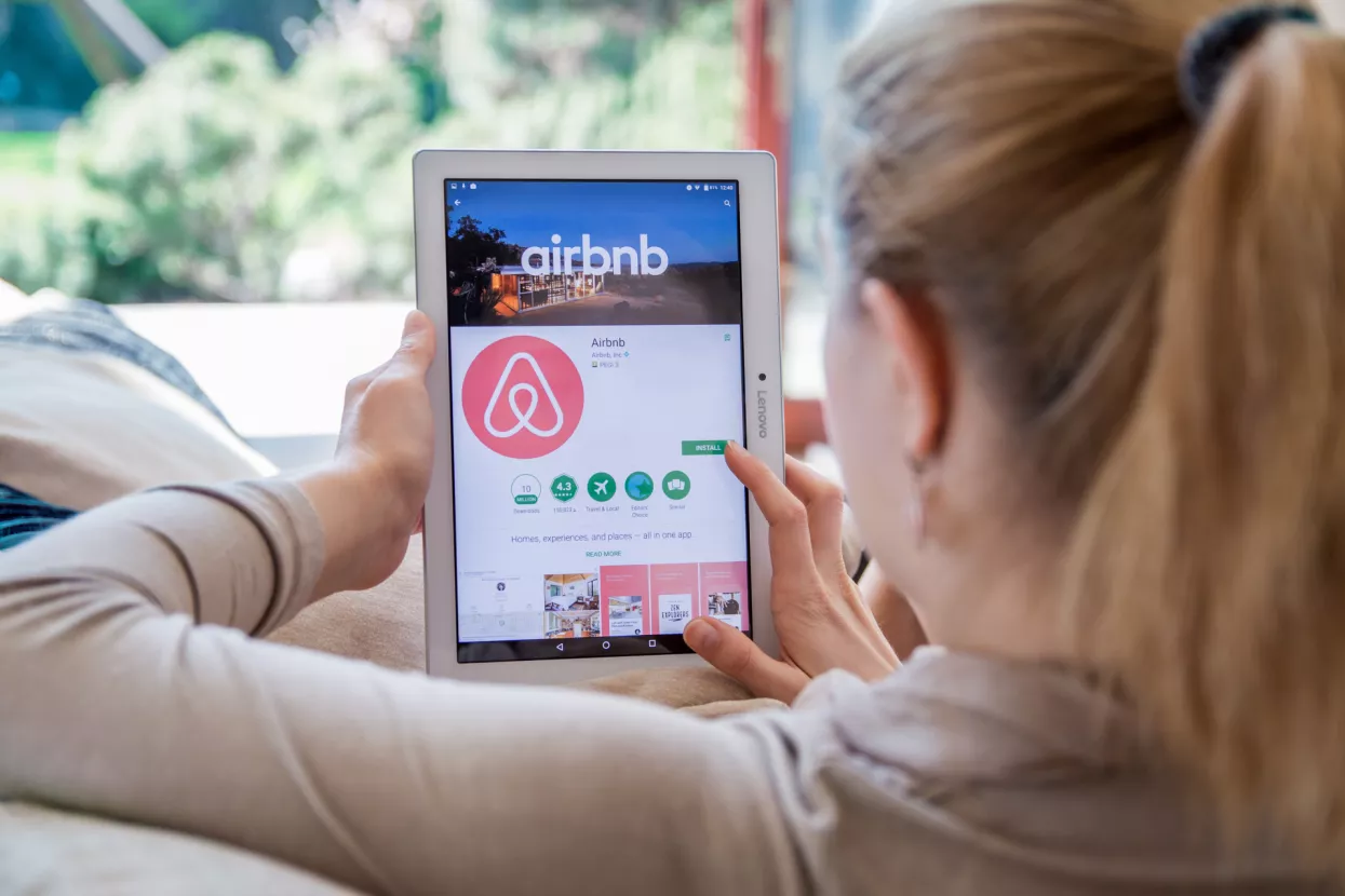 Platforma Airbnb uvela trajnu zabranu održavanja zabava na 'njihovim' lokacijama