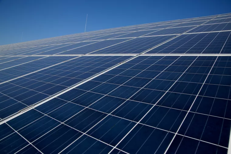 Solarni paneli za balkone kao rje&scaron;enje za smanjenje potro&scaron;nje