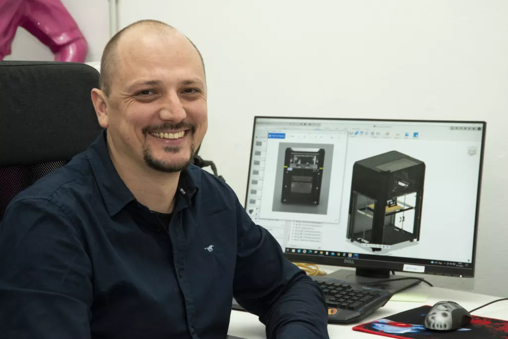 [Oni koji dolaze &ndash; TOP 100] Parkirali&scaron;ne barijere, platforma Robotiq.ai, najbolja sportska aplikacija, robotski restoran&hellip;