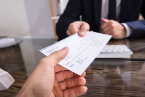 Sjećate se čekova? I dalje su u opticaju, ali se u Hrvatskoj mogu unovčiti samo na jednom mjestu