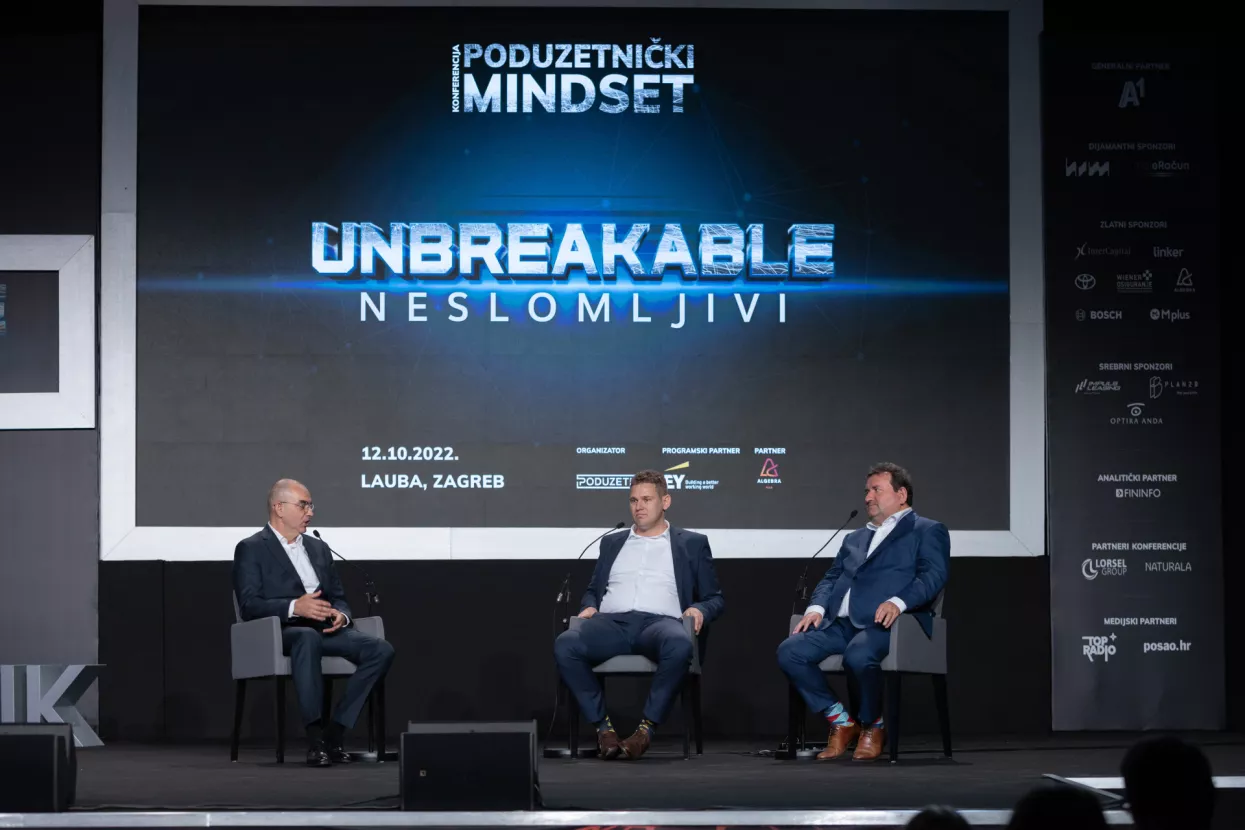 Nenad Bakić, Stiven To&scaron; i Miljenko Bor&scaron;čak (Bomark Pak - EY Poduzetnici godine 2021.)<br>Konferencija Poduzetnički mindset