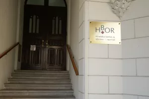 HBOR, ulaz u zgradu