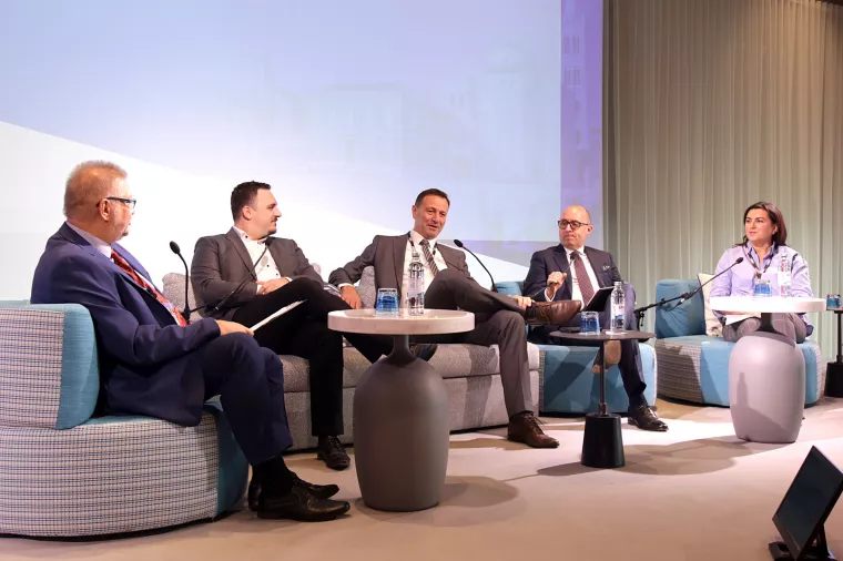 14. susret gradonačelnika i poduzetnika. Panel E-mobilnost u javnom gradskom prometu: Goran Litvan, Miroslav Pavi&scaron;a, Neven Bosilj, Sa&scaron;a Bart i Terezija Gelo