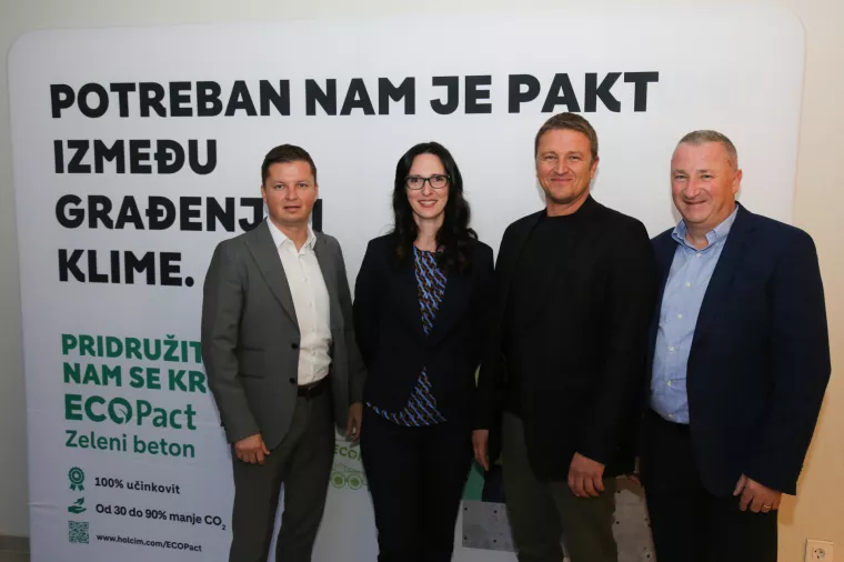 Dario Vrabec, predsjednik Uprave Holcima Hrvatska, s jednim dijelom svojeg tima: Mihaelom Gortan Vozila, Silvanom Cukonom i Nenadom Juretićem