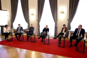 Nagrada Hrvoje Mateljić 2022. Okrugli stol: Gordana Gelenčer, Goran Pekez, Boris Popović, Marijana Ivanov, Petar Vu&scaron;ković i Zdravko Zrinu&scaron;ić