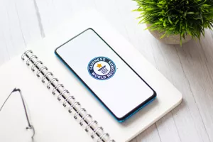 Assam, india - April 10, 2021 Guinness World Records logo on phone screen stock image.<br>Guinnessova knjiga rekorda
