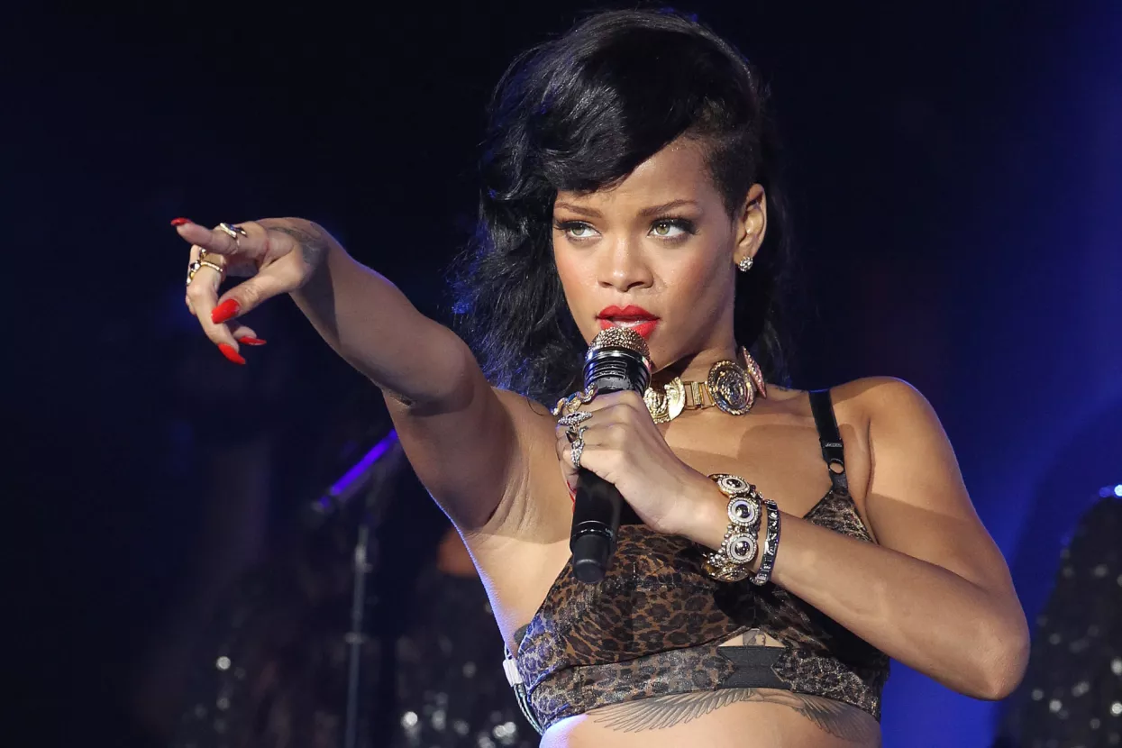 Rihanna r