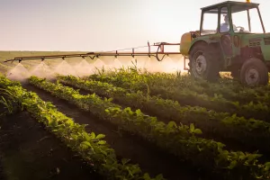 traktor pesticidi poljoprivreda