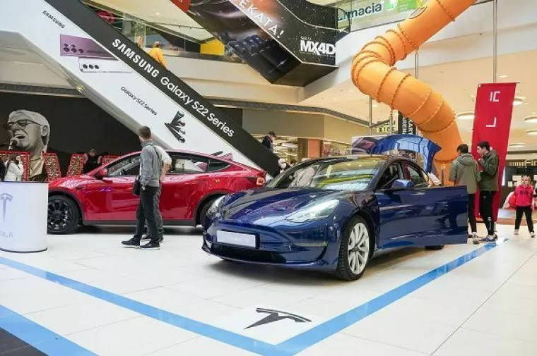 izlaganje Tesla vozila na pro&scaron;logodi&scaron;njem sajmu u Splitu