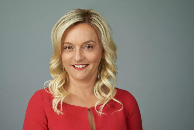         Sanela Dropulić, <br>futurologinja poduzetni&scaron;tva i sociolo&scaron;kih odnosa:<br>- Svijet se mijenja, a obrazovanje mu se nije prilagodilo. Ni vremenu koje rapidno prolazi, ni uvjetina u kojima živimo. Mnoga djeca nauče stvari koje im nikada neće trebati kasnije u životu. Neprilagođenost obrazovnog sustava danas je boljka broj jedan prilikom izbora zanimanja<br>