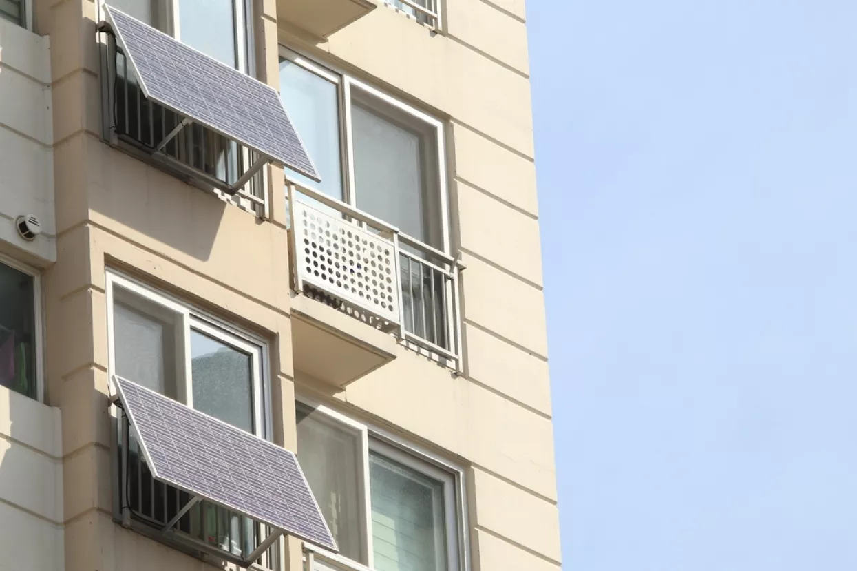 solarni paneli, balkoni, prozor