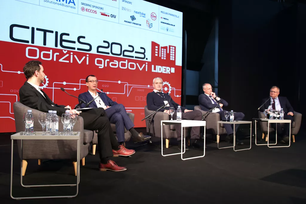 SMART CITIES 2023. Panel: Inovacijama do održivih gradova. Vanja Figenwald, Marko Filipović, Damir Mandić, Ivica Puljak i Željko Turk