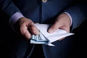 Pranje novca i financiranje terorizma: Za provjeru je li koji član uprave osuđen snađite se sami