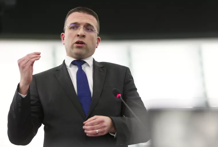 Tomislav Sokol, <br>zastupnik u Europskom parlamentu:<br>- Amandmanima sam intervenirao u prijedlog zakona i omogućio da pored novčanih, regulatori imaju na raspolaganju i strukturne sankcije, pa bi se kod opetovanog kr&scaron;enja novih pravila moglo utjecati i na vlasničke strukture digitalnih divova <br>