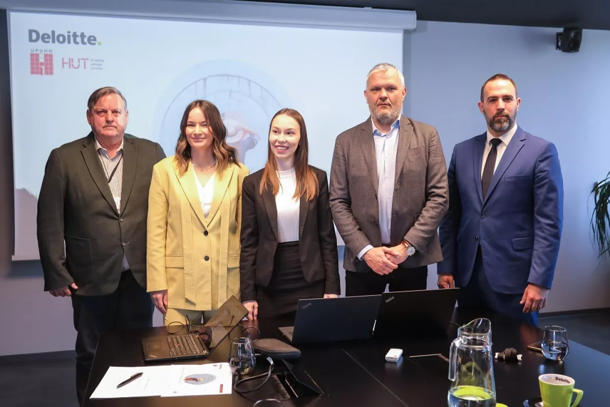 05.04.2023., Zagreb - U tvrtki Deloitte predstavljeni su rezultati istrazivanja za nadolazecu turisticku sezonu Hrvatske udruge turizma (HUT) medijima. Francois Swanepoel, Silvija Juricic, Ana Zrilic, Drazen Nimcevic, Bernard Zenzerovic. 