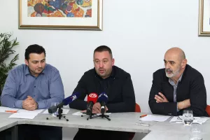 Konferencija za medije Hrvatske udruge proizvođača bioplina: Ante Topalović, Marijan Cenger i Emil Gu&scaron;čić