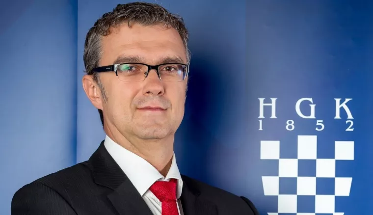 Hrvoje Paver, <br>pomoćnik direktora Sektora za trgovinu HGK:<br>- Stabilna stopa rasta od 1 posto u dosada&scaron;njem periodu godine i vi&scaron;e od 10% rasta prodaje rabljenih vozila govori nam o tome da je sve vi&scaron;e kupaca koji se odlučuju za rabljena ili malo rabljena vozila iz uvoza/unosa<br>