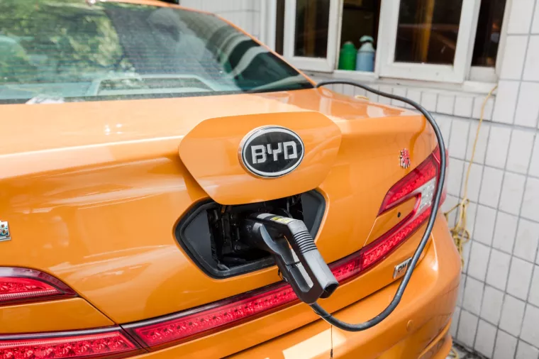 kineski BYD električni automobil