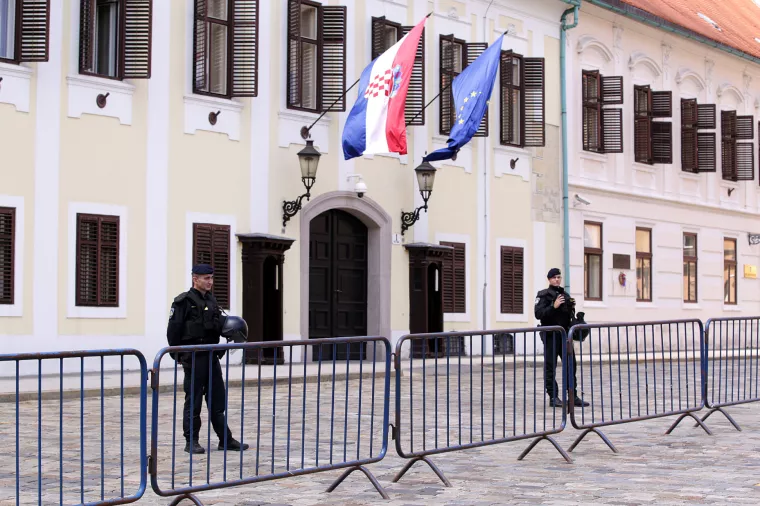 Osigurana zgrada Vlade - KLIK