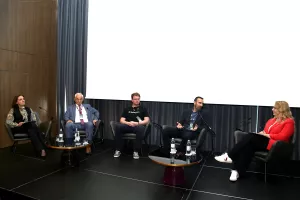 G.R.I.D. Forum 2023. Okrugli stol Predvodnici industrije budućnosti: Marijana Topić Domić, Slavko Vidović, Karlo Knežević, Kre&scaron;imir Jurić i Ksenija Pu&scaron;karić