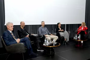 G.R.I.D. Forum 2023. Okrugli stol Hrvatska u globalnoj AI-reni: Darko Tipurić, Vedran Antoljak, Aco Momčilović, Martina Silov i Ksenija Pu&scaron;karić