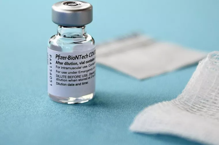 Poslovna simbioza moćnog američkog Pfizera i donedavno nepoznatog njemačkog BioNTecha, dovela ih je na prvo mjesto top liste deset najinovativnijih kompanija 2021. u izboru popularnog časopisa Fast Company U zbog toga jer su potkraj pro&scaron;le godine pustili na trži&scaron;te prvo mRNA cjepivo protiv koronavirusa<br><br>