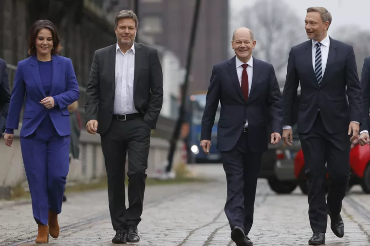 Annalene Baerbock i Robert Habeck (Greens), Olaf Scholz (SPD) i Christian Lindner (FDP) dolaze na predstavljanje koalicijskog sporazuma