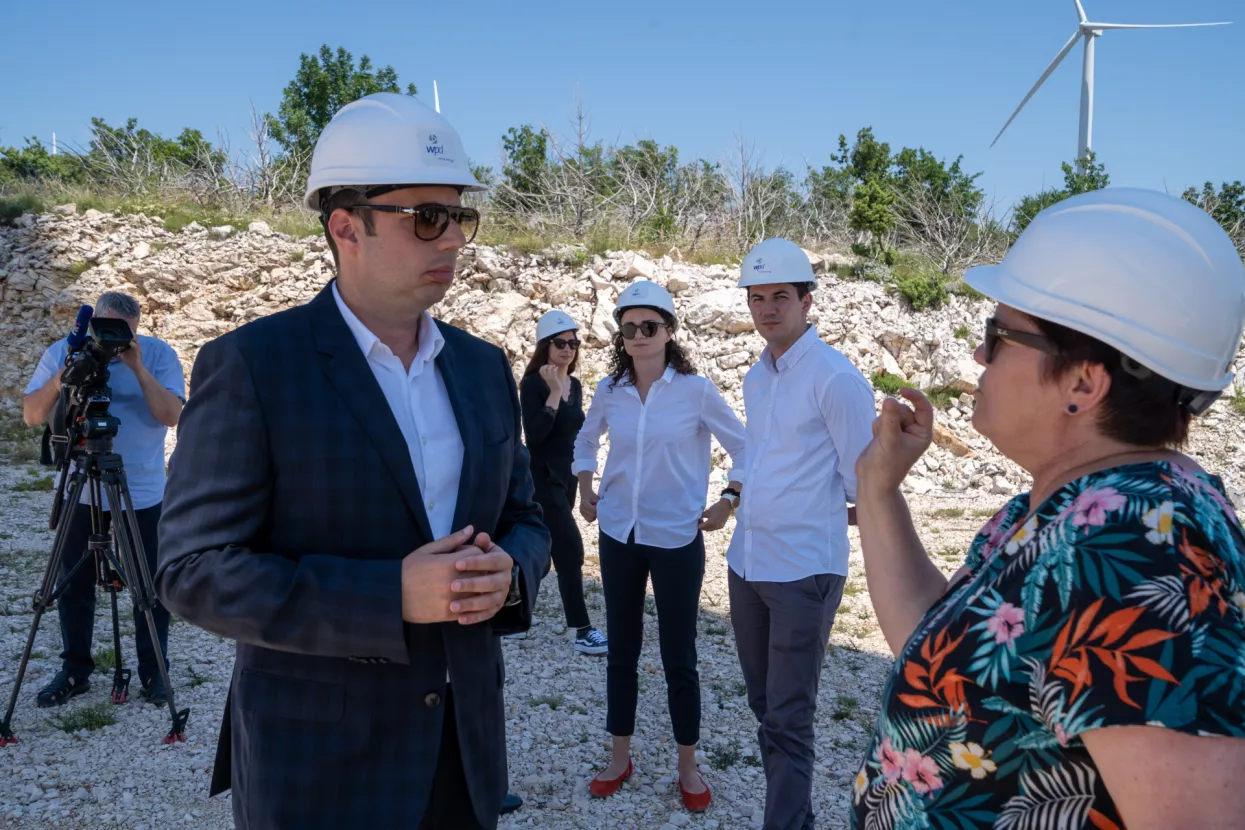 Veleposlanik SR Njemačke Hellbach posjetio Vjetroelektranu Katuni