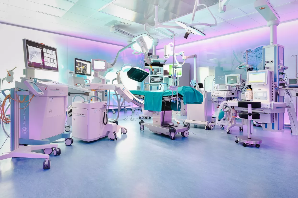 Kao medicinska ustanova s najnaprednijim liječenjem karcinoma u jugoistočnoj Europi Radiochirurgia Zagreb raspolaže vrhunskom opremom za dijagnostiku i liječenje karcinoma uz pomoć radioterapije, radiokirurgije i kirurgije