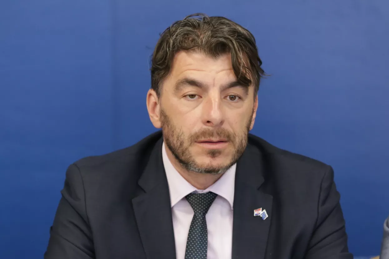 Svečana dodjela ugovora vrijednih 85 milijuna kuna<br>Ministarstvo gospodarstva, poduzetni&scaron;tva i obrta poduzetnicima<br>Dragan Jelić